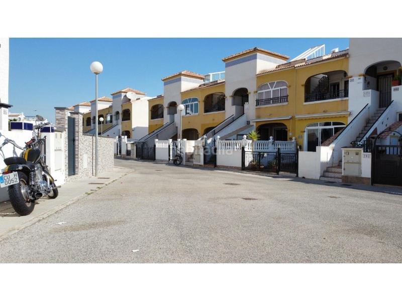 Foto 9b6ce54c-5cbf-4f78-b8d7-20d98fb63687. Casa a schiera con piscina in La Florida Orihuela