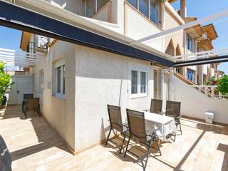 Casa in Urbanizacion los altos 29. Bungalow planta baja reformado en los altos