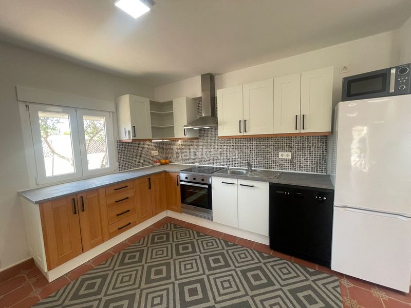 Foto f793c4a2-e1b2-420a-8ec8-c2b7866af11c. Casa amb piscina a Rojales