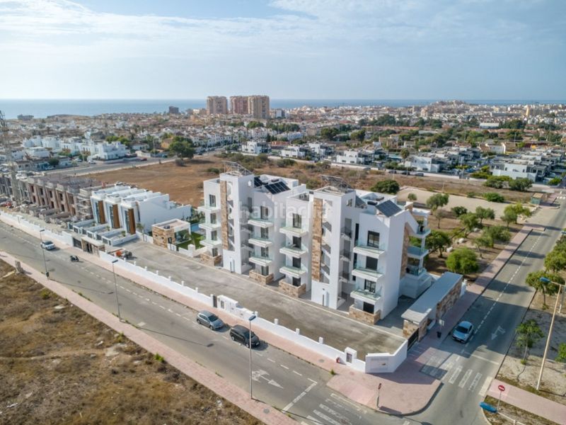 Foto 3bc6b5f9-a229-477e-9ad6-067621f7f272. Casa amb piscina a Aguas Nuevas Torrevieja