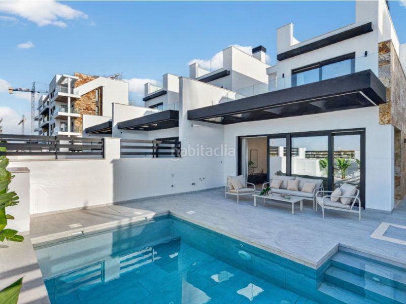 Foto 51b52504-9429-4a2a-bc5c-4b4d441af063. Casa amb piscina a Aguas Nuevas Torrevieja