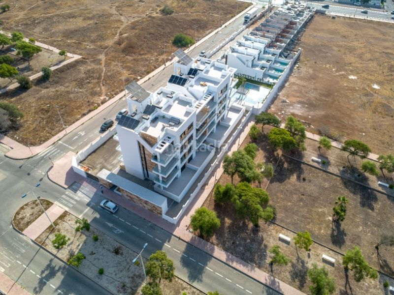 Foto 84614a06-ea77-4725-9b0e-92aee39c0c46. Casa amb piscina a Aguas Nuevas Torrevieja