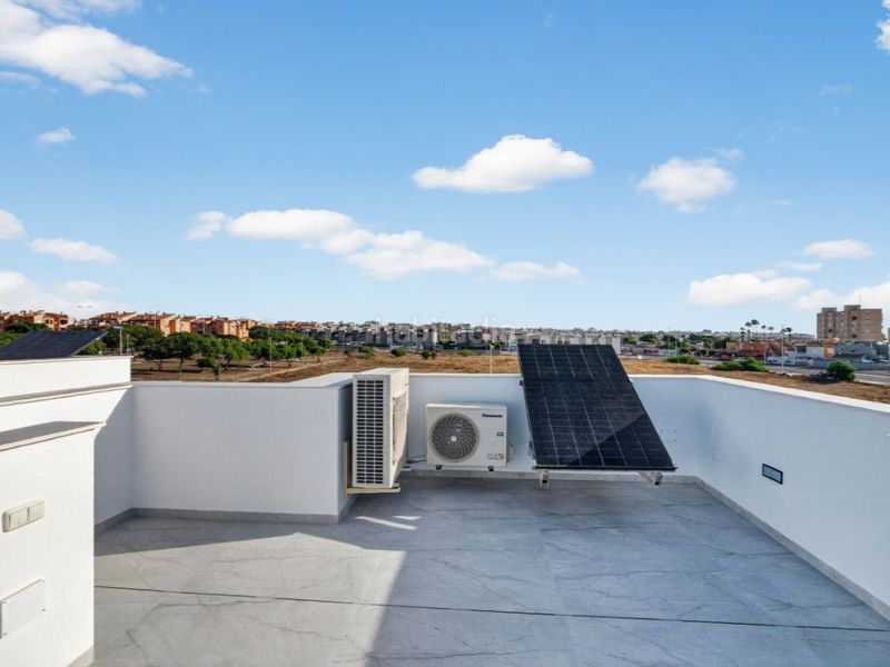 Foto bee9952b-e8d3-418f-ae70-129fa8eaa30e. Casa amb piscina a Aguas Nuevas Torrevieja