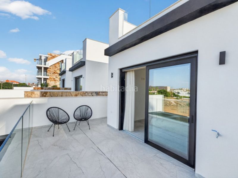 Foto bf54238a-f5b0-40c0-bb14-0ab84ee137b7. Casa amb piscina a Aguas Nuevas Torrevieja