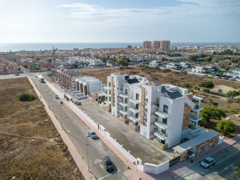 Foto e9898260-eb54-43ea-bac5-1ec9326f7bf7. Casa amb piscina a Aguas Nuevas Torrevieja