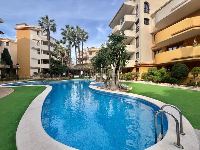 Foto 6153b5cb-5edc-4ffb-a575-317a4c81e798. Apartament amb piscina a Punta Prima Torrevieja