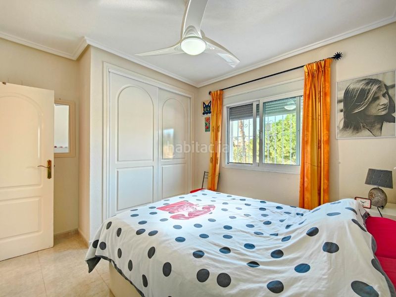 Foto f4900255-65a5-4e15-95fb-df77a25fa4c2. Casa amb aparcament a Rojales