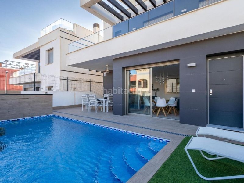 Foto bc2a10b4-77fc-4551-bd48-ef9f3b997025. Casa amb piscina a Los Almendros Orihuela