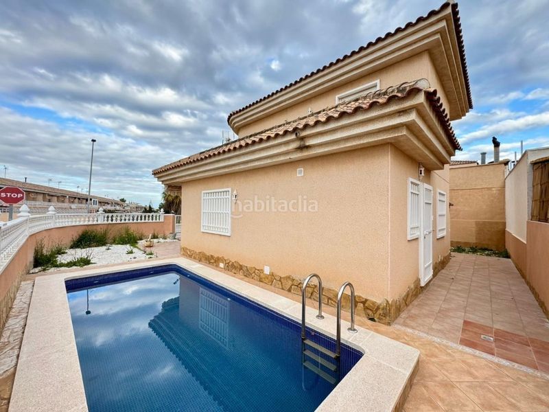 Foto 04a84806-191d-4eef-abf8-e07a3161f9ca. Casa amb piscina a Los Balcones-Los Altos Torrevieja
