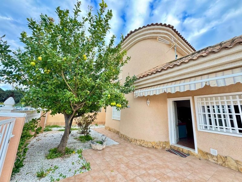 Foto 0ab047eb-9e0b-47a5-b602-040ac069156f. Casa amb piscina a Los Balcones-Los Altos Torrevieja