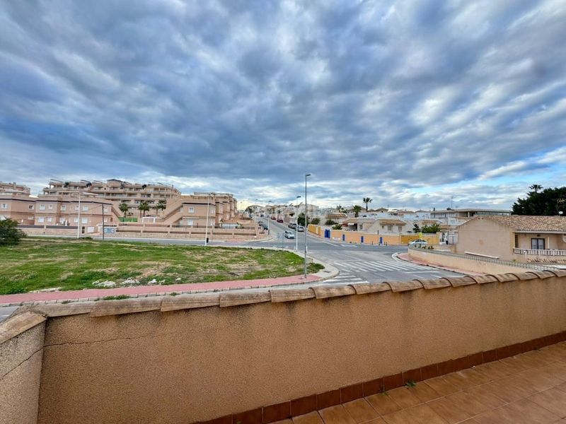 Foto 1ff83988-f7b8-4566-9fc5-2e7dc8cd4e6c. Casa amb piscina a Los Balcones-Los Altos Torrevieja