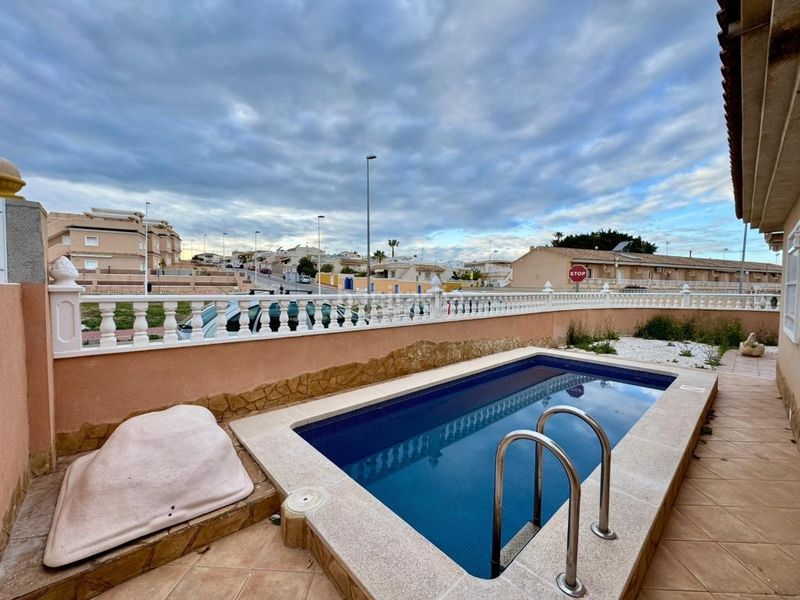 Foto ba796af3-356d-4c5a-9706-0fdd223650da. Casa amb piscina a Los Balcones-Los Altos Torrevieja