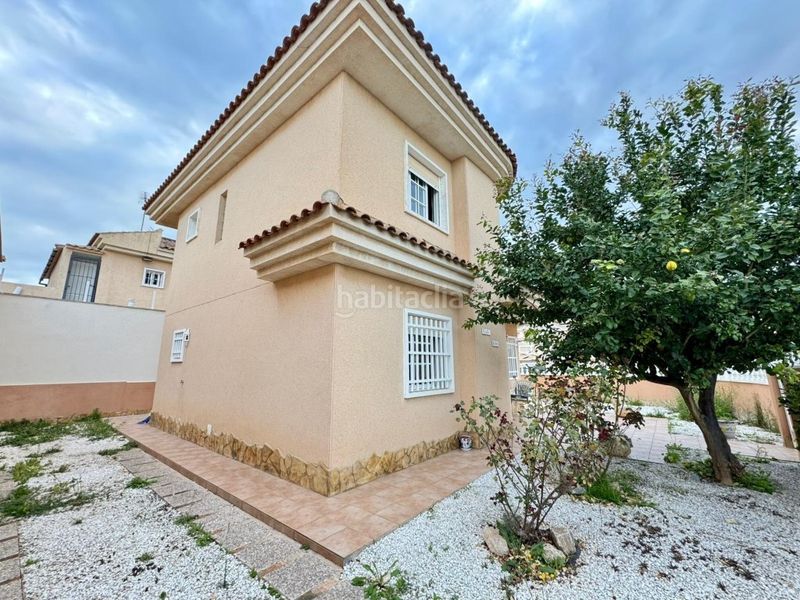 Foto ef20b48e-9a34-4f51-9cc8-50b61ac84084. Casa amb piscina a Los Balcones-Los Altos Torrevieja