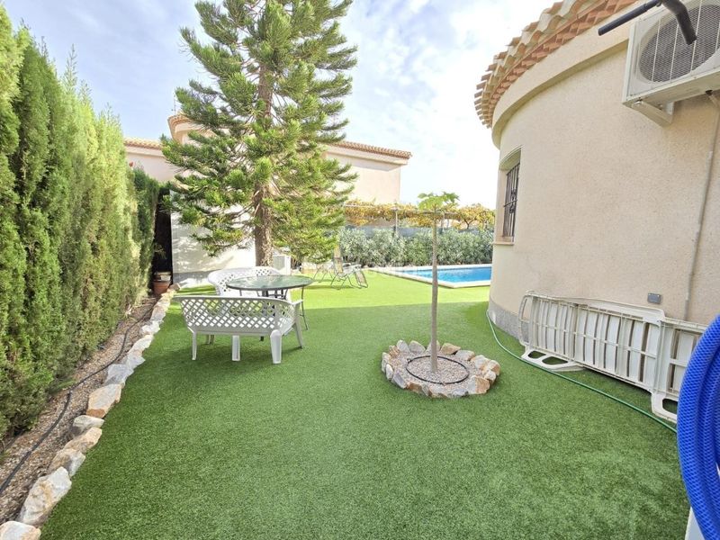 Foto 93b369ca-2ac4-4913-860e-42f63247adc3. Casa amb piscina a Playa Flamenca Orihuela