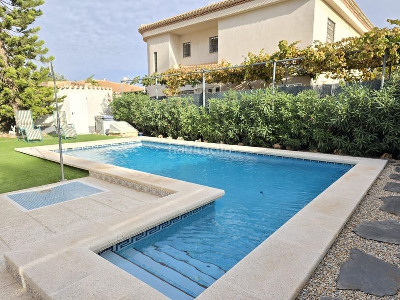 Foto c087b353-f91a-448c-8763-134c4ac718a3. Casa amb piscina a Playa Flamenca Orihuela