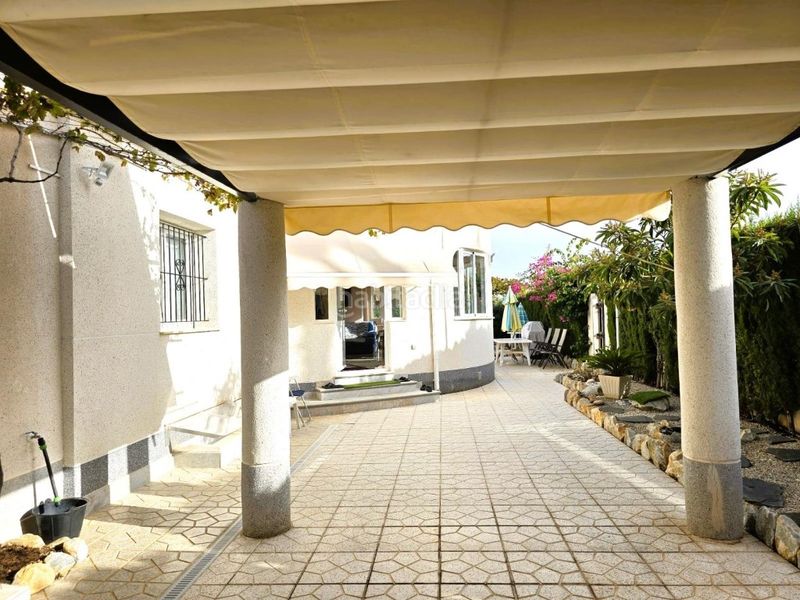 Foto d209f214-5e0e-446d-a13e-43fa36ddaa28. Casa amb piscina a Playa Flamenca Orihuela