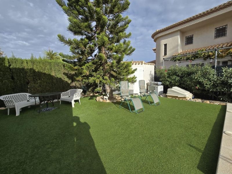 Foto e10237d6-f835-40ca-99ac-589bbb88cd97. Casa amb piscina a Playa Flamenca Orihuela