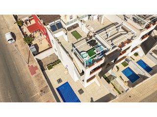 House  Calle panticosa. Bungalow luminoso en la última planta con terraza privada en la