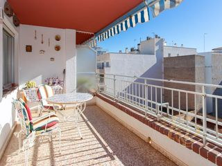 Attico  Calle gumersindo. Ático orientado al sur a solo 50 metros del mar en torrevieja