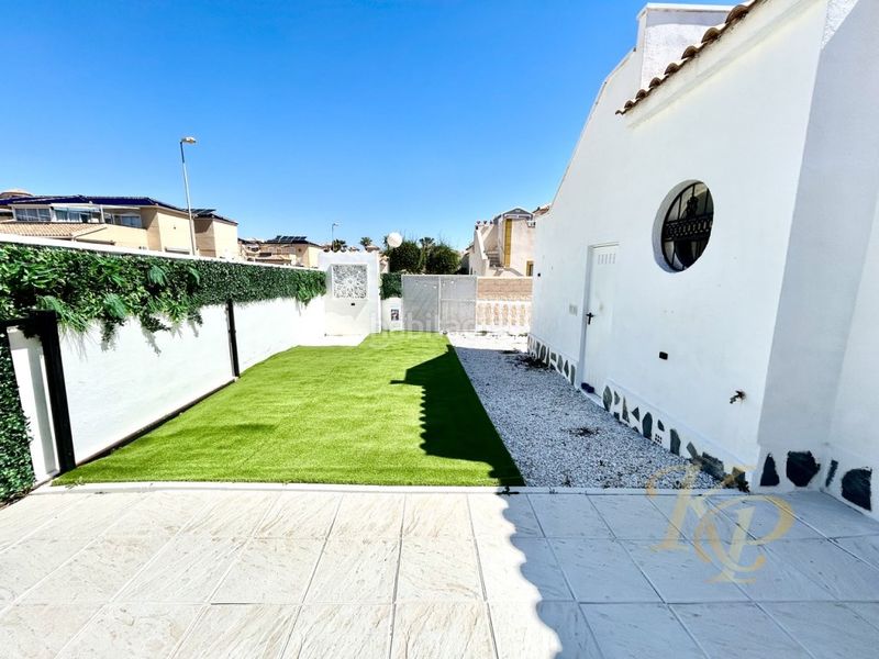Foto e0a693d2-1c1f-4c85-a22d-107b767d2cc1. Casa a Punta Prima Orihuela