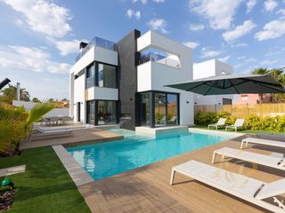 Casa  Calle lope de vega. Villa moderna de lujo en torreta, florida, torrevieja