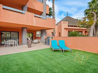 Apartament  Calle gigantes y cabezudos. Apartamento en planta baja con jardín privado en orihuela costa