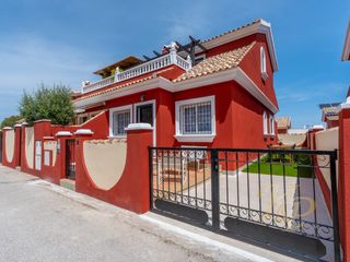 Casa adosada  Calle tramontana-villamartin. Adosado adosado reformado en villamartín