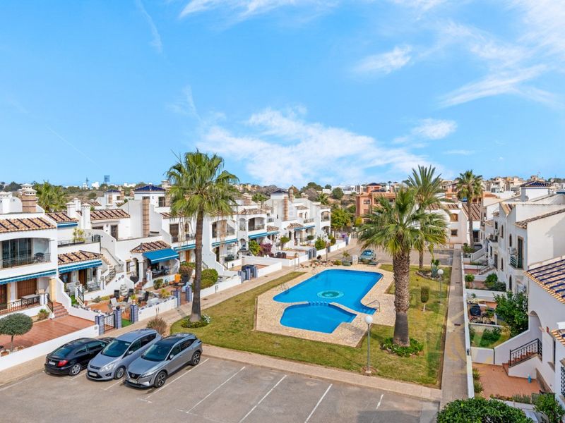 Foto c5260efa-f141-4c0c-93fe-b330fe8292f8. Apartamento oportunidad única! ático con parking, trastero y piscina en Orihuela