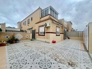 Semi detached house  Calle antonio conesa morales. Casa adosada en la esquina con gran terraza y solárium en torrev