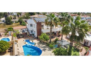 Maison  Calle baja. Villa de lujo excepcional con casas de huéspedes, spa privado y