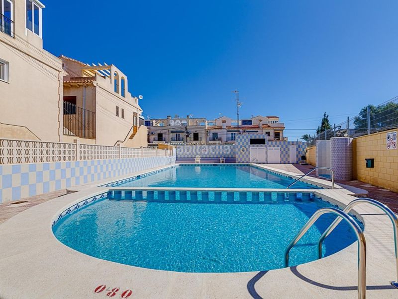 Foto 430c0489-5cbd-4389-b25f-7552580111e9. Casa amb piscina a Zona Carrefour - Urbanizaciones Torrevieja