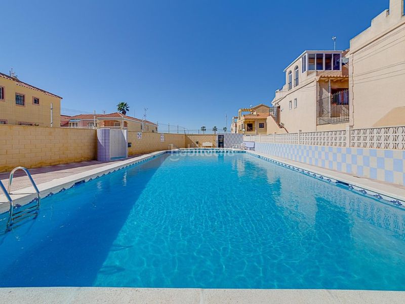Foto c7c348e7-b2b8-4b7f-99d4-6c9105c323ae. Casa amb piscina a Zona Carrefour - Urbanizaciones Torrevieja