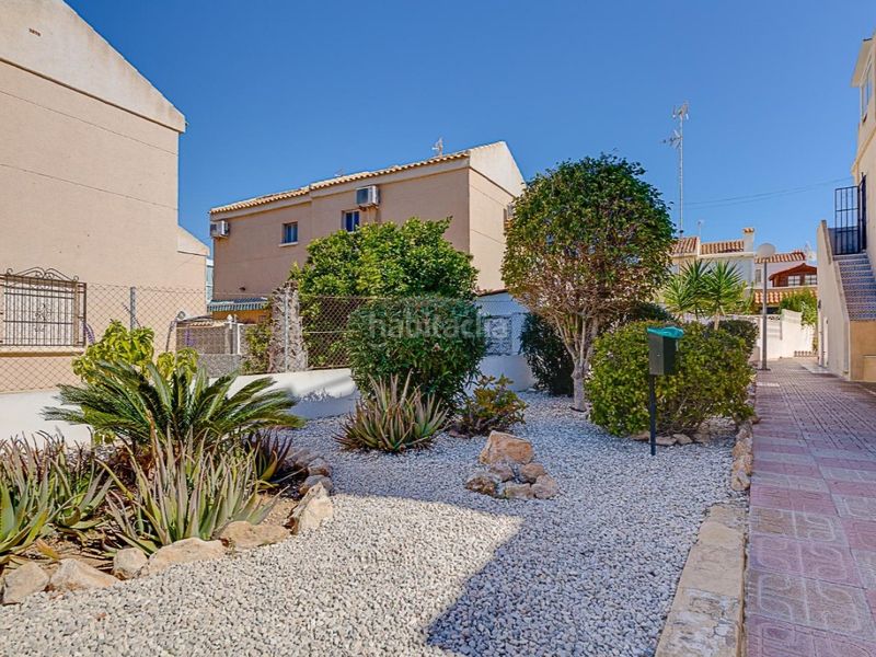 Foto c803c99c-03b0-4d4f-9b40-b2b2f10982f3. Casa amb piscina a Zona Carrefour - Urbanizaciones Torrevieja