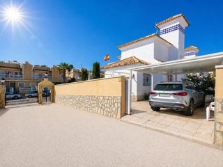 Casa  Calle pirineos-filipinas. Espaciosa villa independiente en una comunidad cerrada en las fi