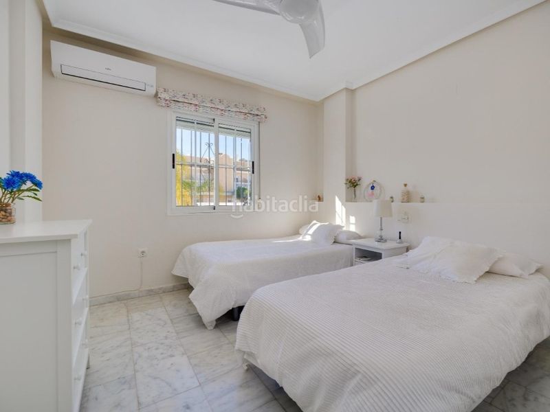 Foto 43660f98-e1f3-45a4-a5aa-a76a9447bb33. Casa amb piscina a Villamartín-Las Filipinas Orihuela