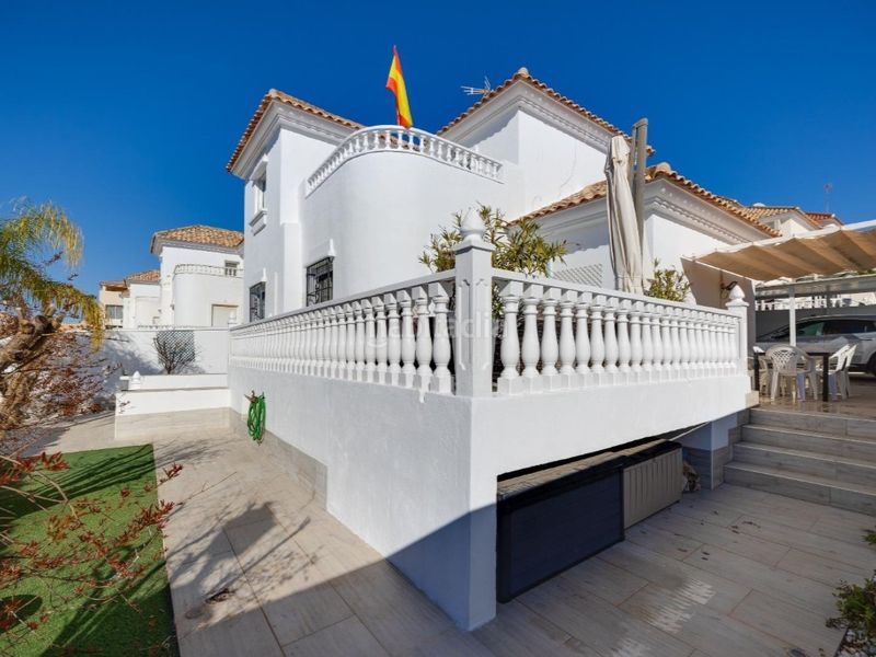 Foto f2c6f4b3-3c99-4162-b891-0f0cc45bc7fa. Casa amb piscina a Villamartín-Las Filipinas Orihuela