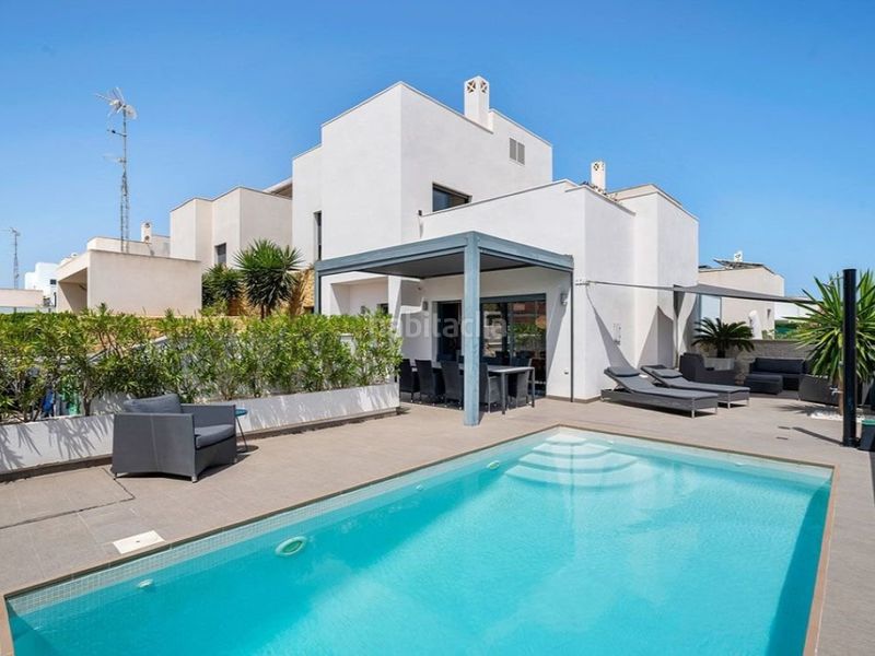 Foto 1cef4cd6-1a3a-4822-9b5c-ef98a6604ea1. Casa amb piscina a Rojales