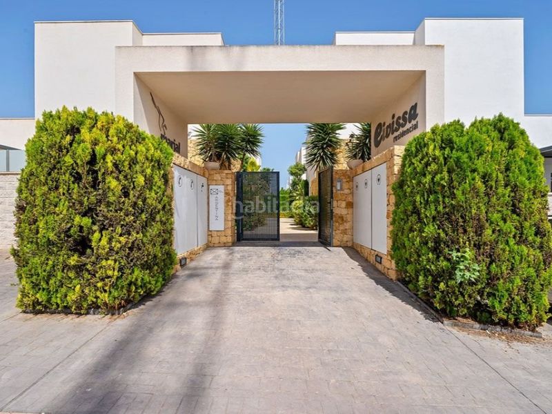 Foto a8375c84-9b8b-4c6a-9b1e-2d021ad98f3b. Casa amb piscina a Rojales