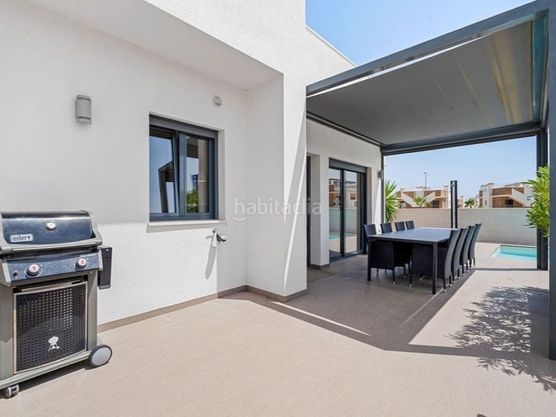 Foto ca902211-2605-46fd-adf4-4d18c9115dd6. Casa amb piscina a Rojales