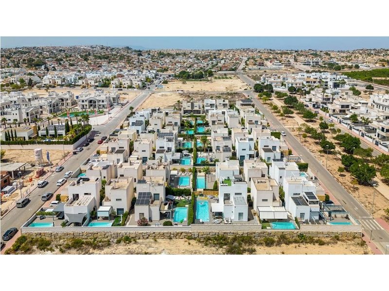 Foto e993997c-bf50-43d6-a985-43d2859baf56. Casa amb piscina a Rojales