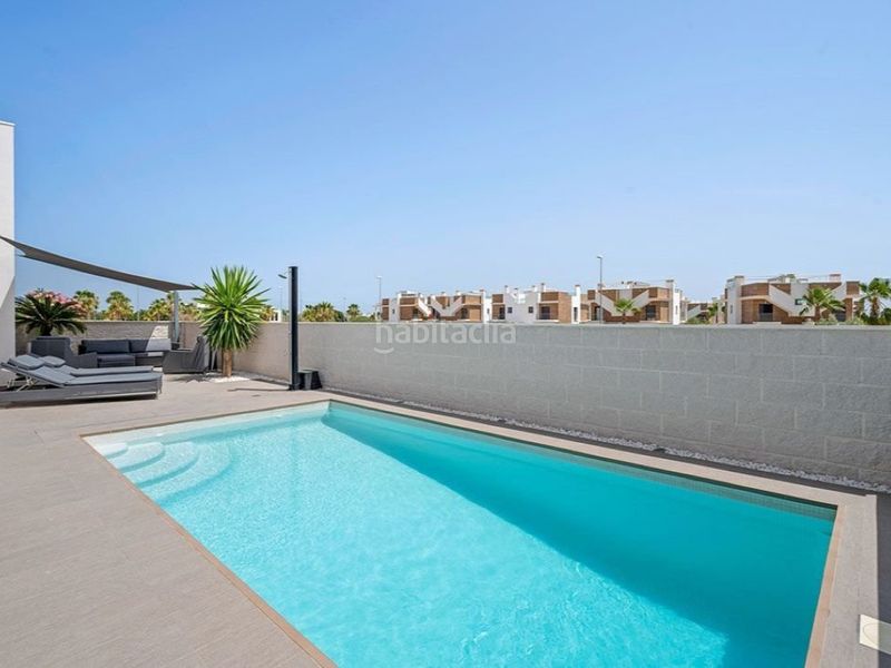Foto ebf8e650-a138-4a4c-88fd-c90b3f51a5ce. Casa amb piscina a Rojales