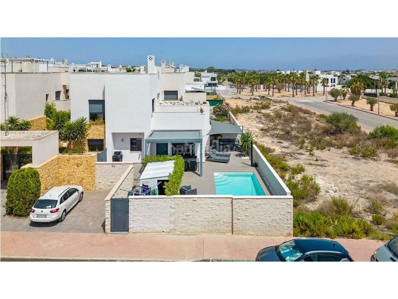 Foto f94e087c-3f7f-4495-8442-be67d1897ea8. Casa amb piscina a Rojales