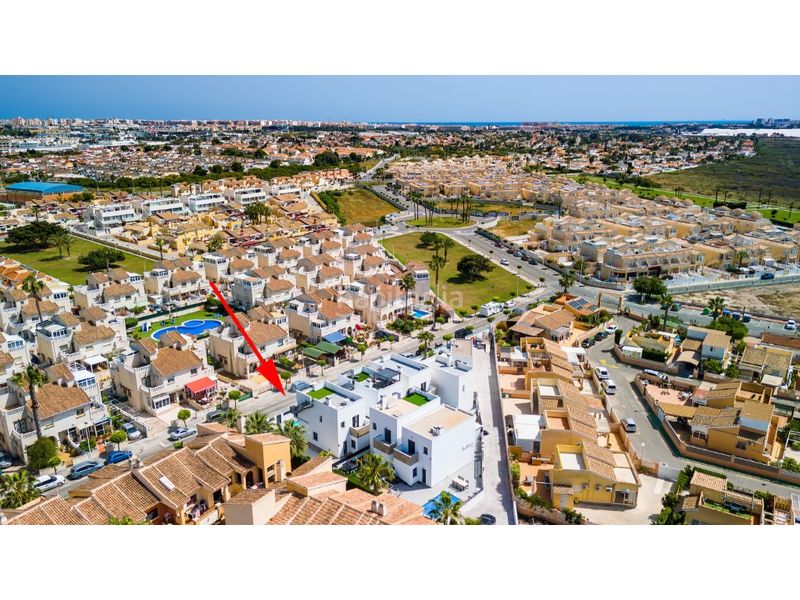 Foto 57fb99dc-5fe4-4a9e-b5ba-3cb9cf1e30cd. Casa amb piscina a Zona Carrefour - Urbanizaciones Torrevieja
