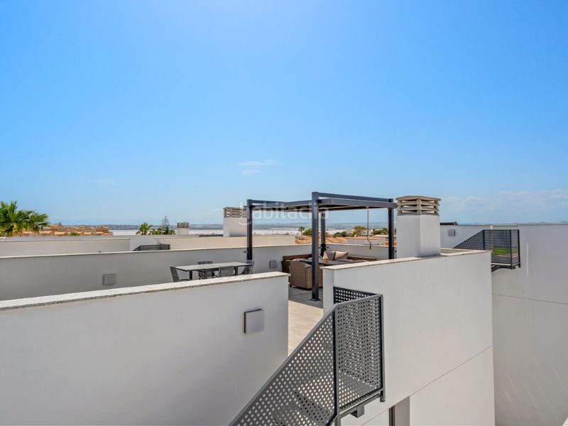 Foto 88166b28-8875-477f-aa93-0788b0a2b67e. Casa amb piscina a Zona Carrefour - Urbanizaciones Torrevieja