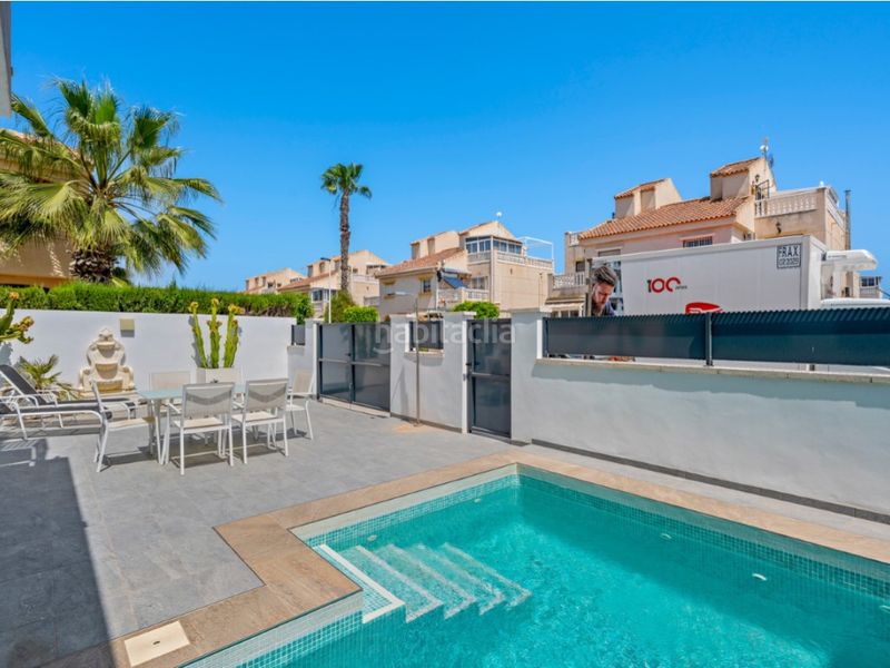 Foto 8ba917b0-e2c2-4d94-a805-205d8d8d9ddd. Casa amb piscina a Zona Carrefour - Urbanizaciones Torrevieja