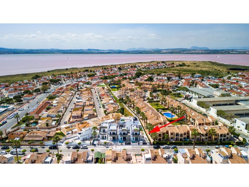 Foto a308d7e0-74aa-4ce8-95a7-ed75ad2965f5. Casa amb piscina a Zona Carrefour - Urbanizaciones Torrevieja