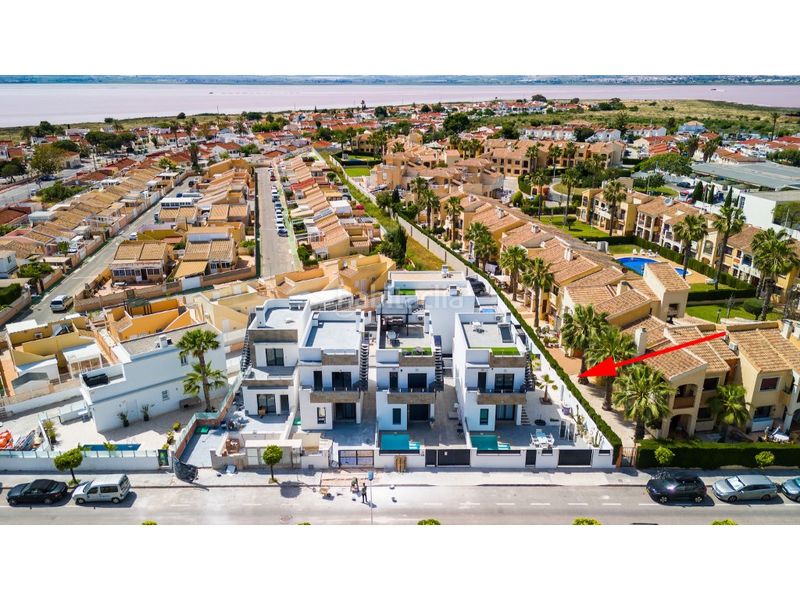 Foto b6397ba2-4b02-4321-aed9-e8e2d2cf7009. Casa amb piscina a Zona Carrefour - Urbanizaciones Torrevieja