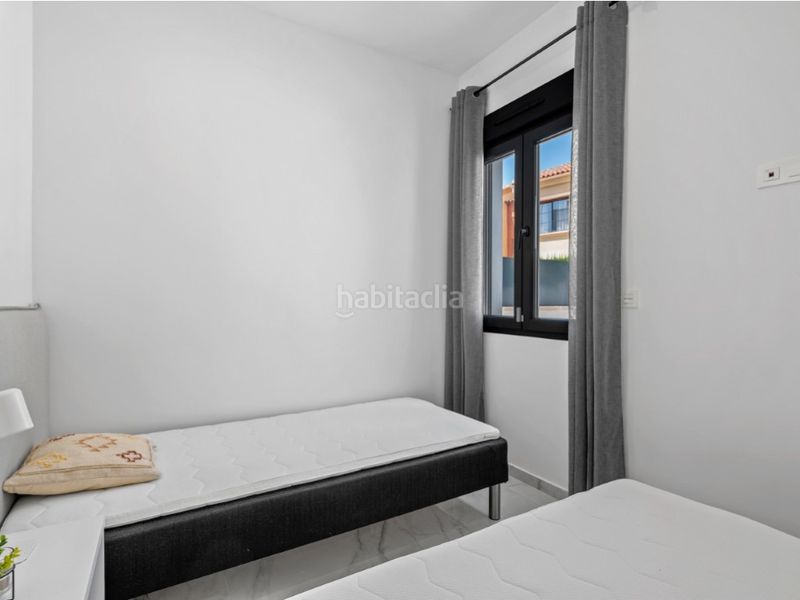 Foto c8fef992-14e8-411b-8db1-8eb857cadece. Casa amb piscina a Zona Carrefour - Urbanizaciones Torrevieja