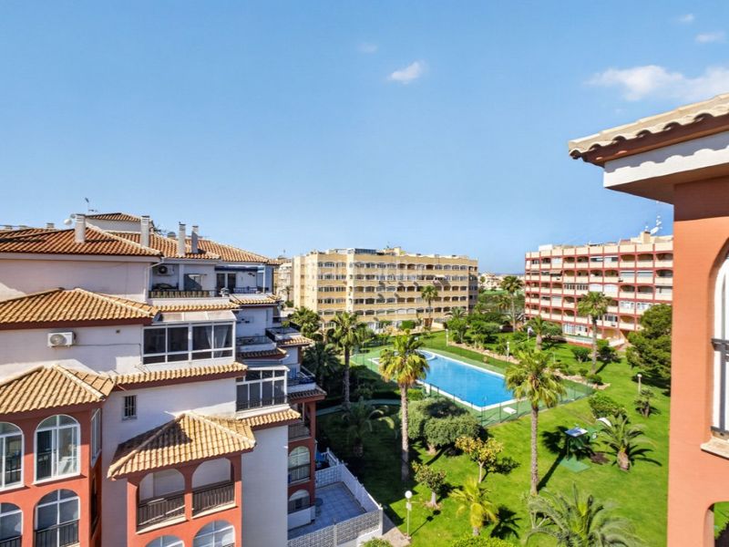 Foto 89a7a3a9-6846-48eb-ad74-7ca814986569. Àtic a edificio torresol ii s/n a Torreblanca Torrevieja