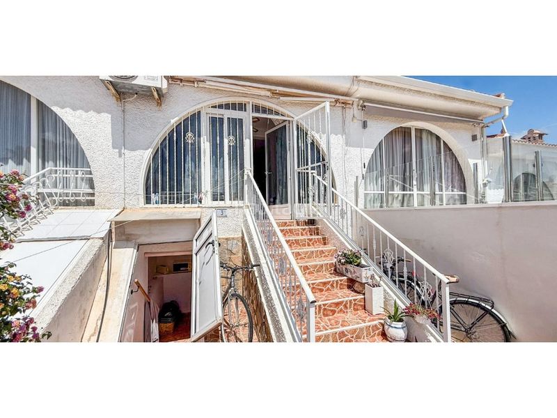 Foto bdf2ec37-8aad-44e6-bbda-b91c874d7654. Casa a Rojales